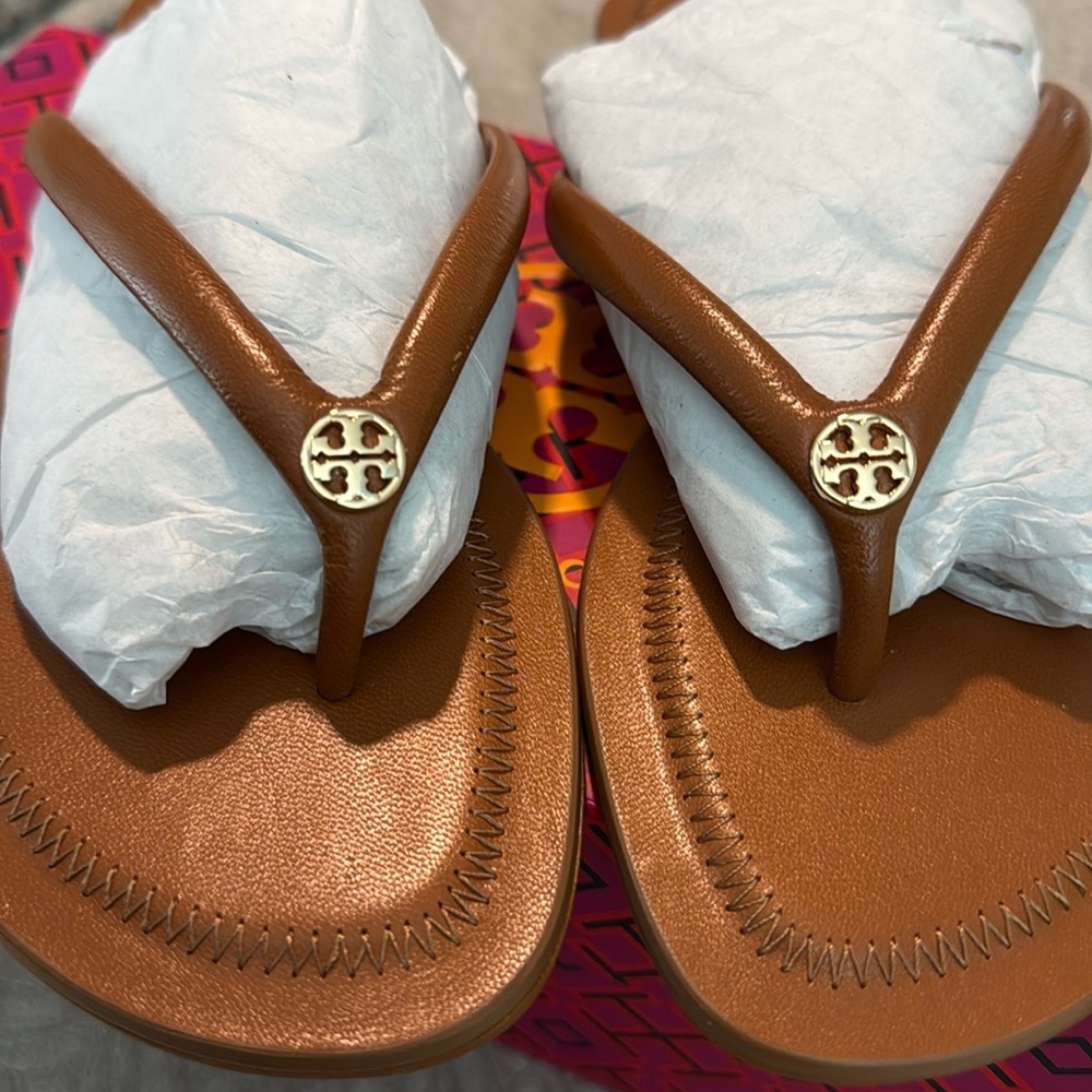 NIB Tory Burch leather flip flops